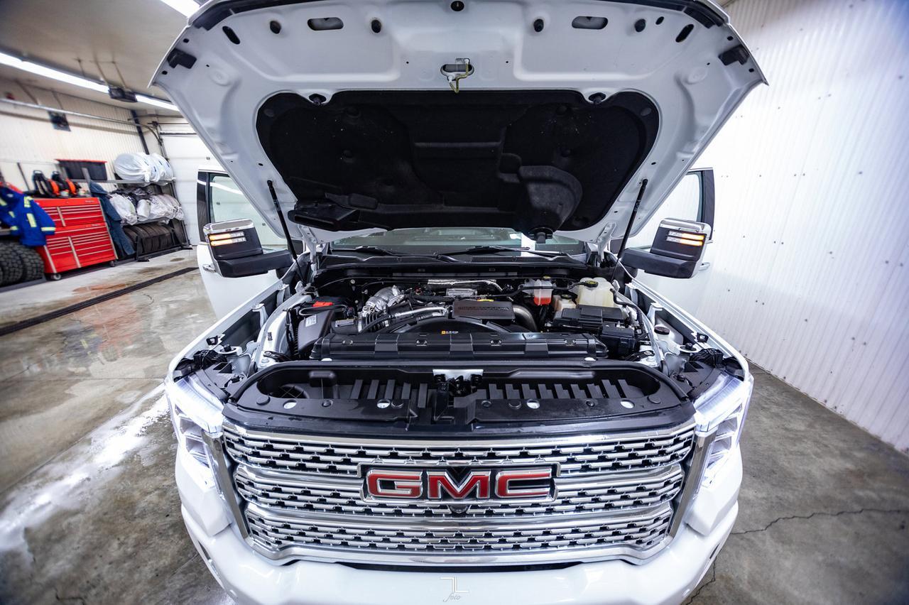 2021 GMC Sierra 3500HD 4x4 Crew Cab Denali Longbox Diesel Leather Roof Nav BCam Red Deer AB