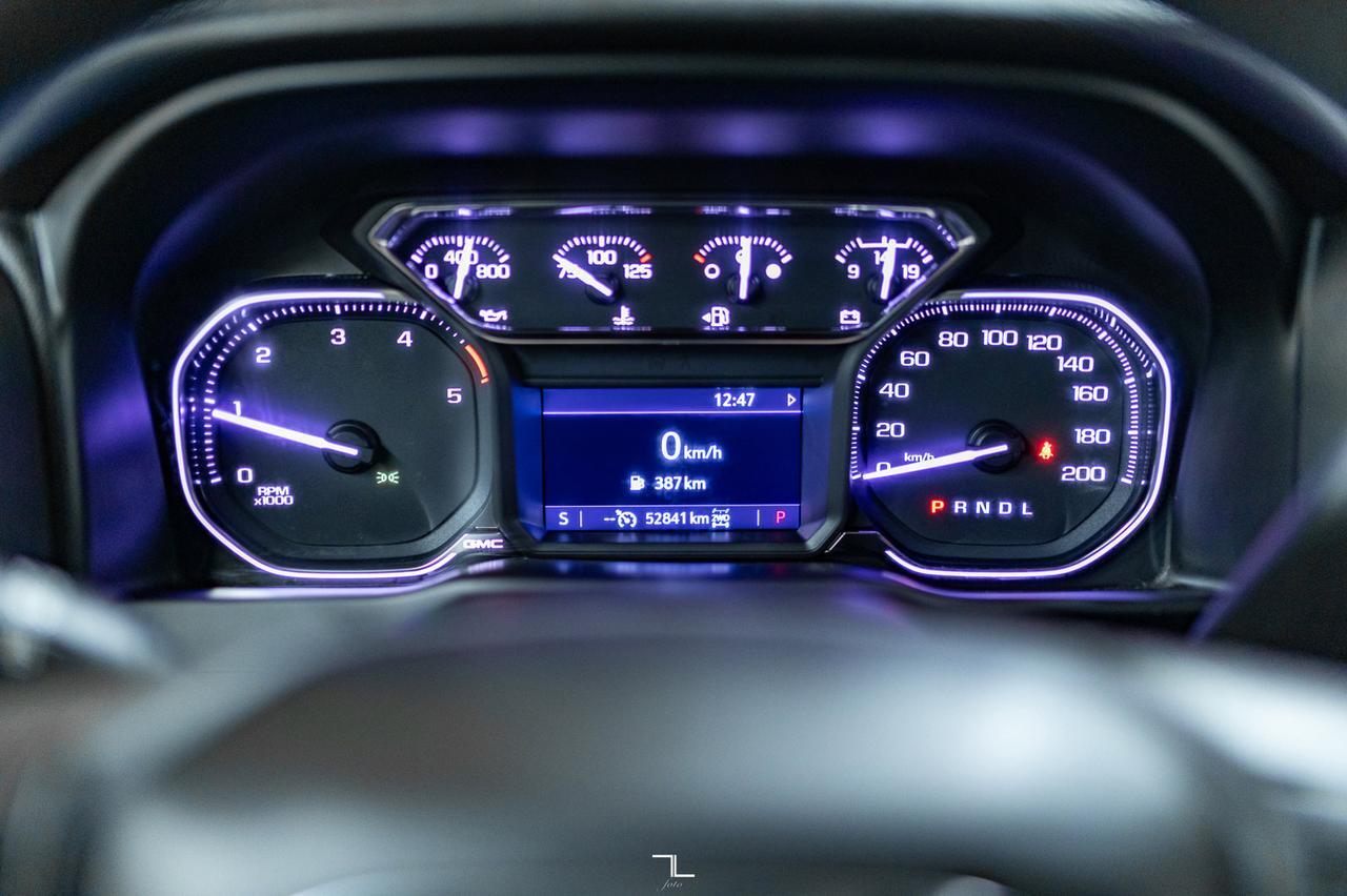 2021 GMC Sierra 3500HD 4x4 Crew Cab SLE Deck Diesel Red Deer AB