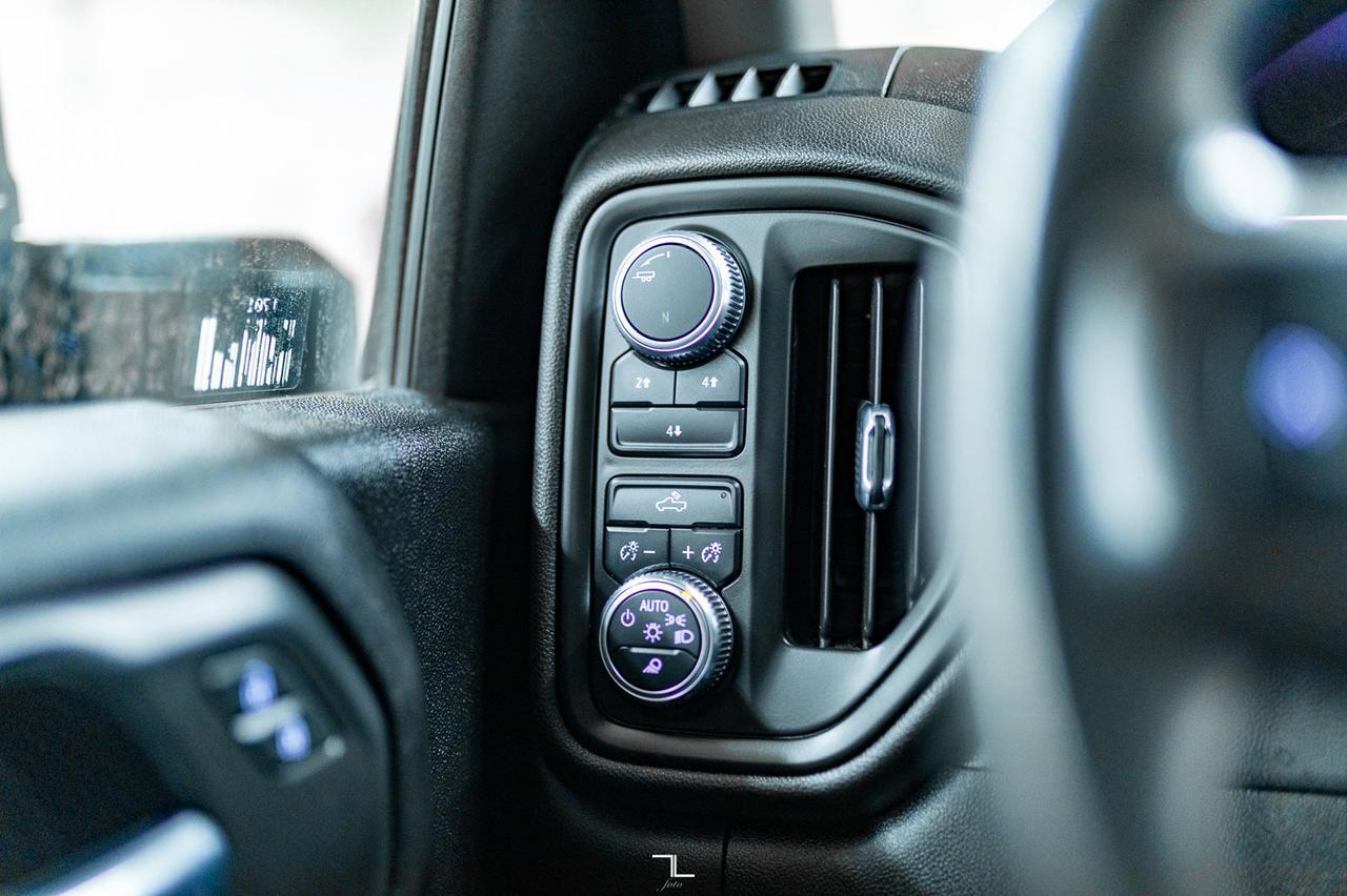 2021 GMC Sierra 3500HD 4x4 Crew Cab SLE Deck Diesel Red Deer AB