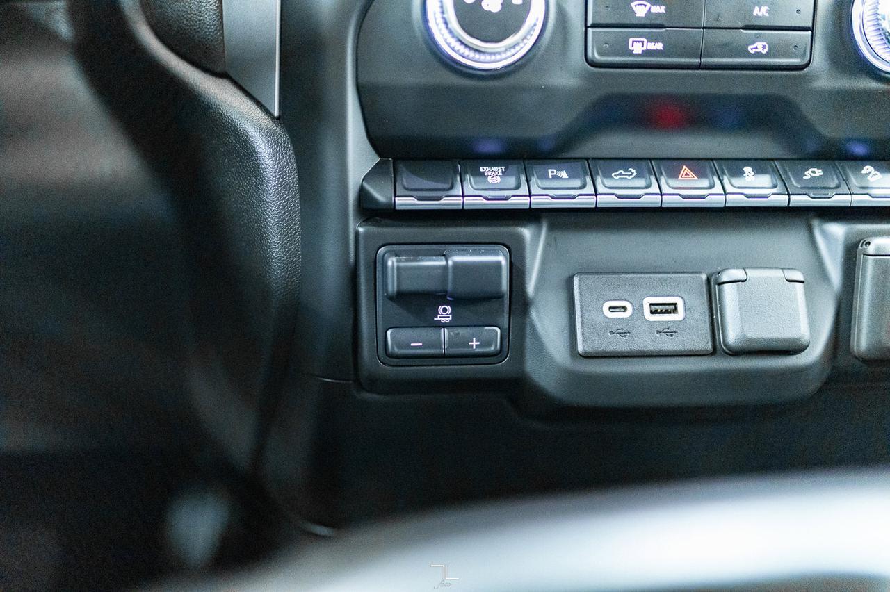 2021 GMC Sierra 3500HD 4x4 Crew Cab SLE Deck Diesel Red Deer AB