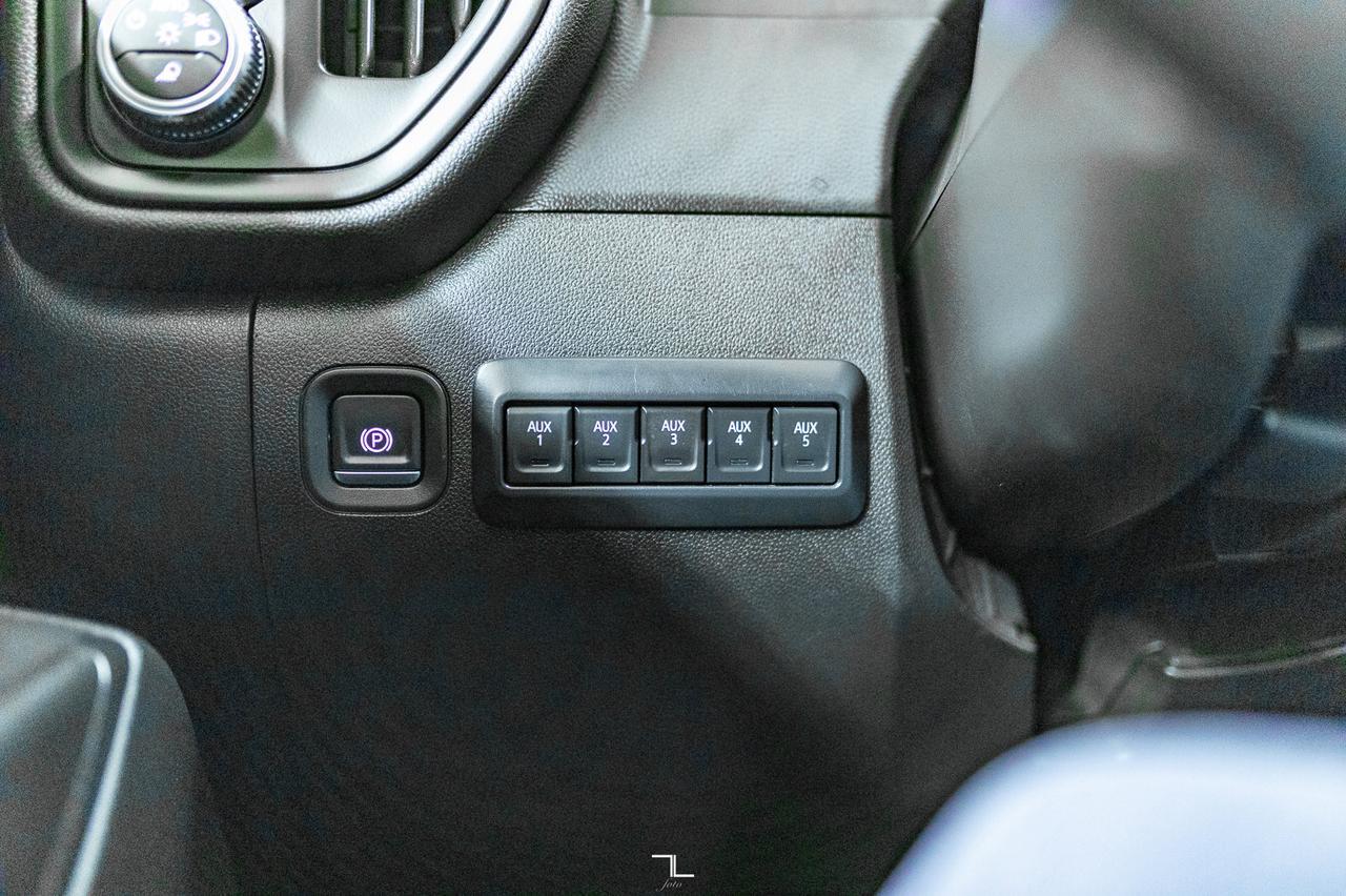 2021 GMC Sierra 3500HD 4x4 Crew Cab SLE Deck Diesel Red Deer AB