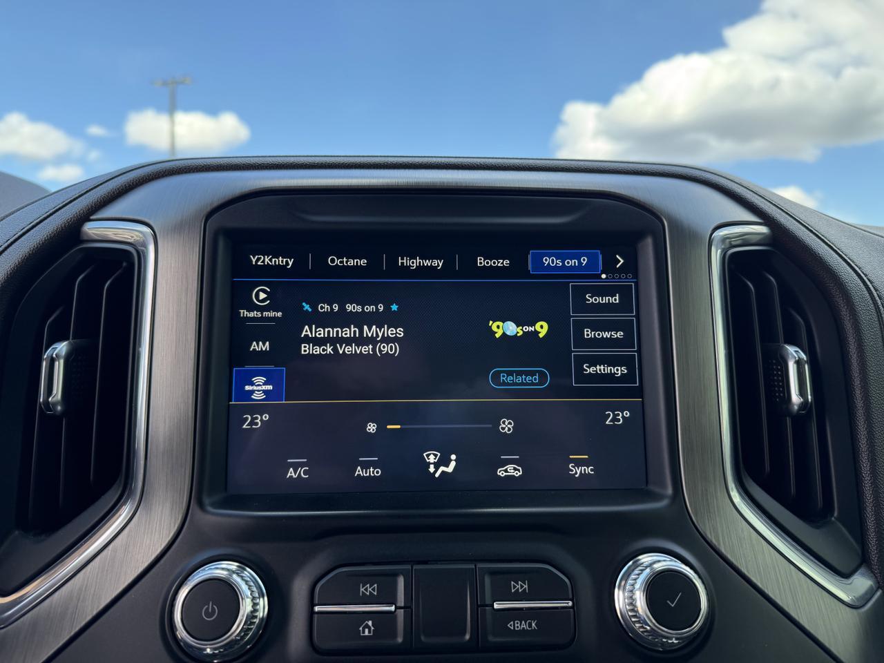 2021 GMC Sierra 3500HD Denali Crew Cab 4WD | Rig Ready Ram | V8 Diesel | Remote Start | Heated Seats | OnStar Redwater AB