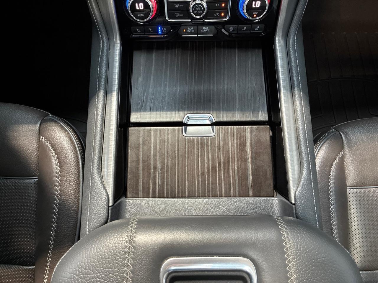 2021 GMC Yukon Denali, 4x4, Premium Pkg (Pano Roof, Power Boards, Adaptive Cruise), Power Center Consle Houston TX