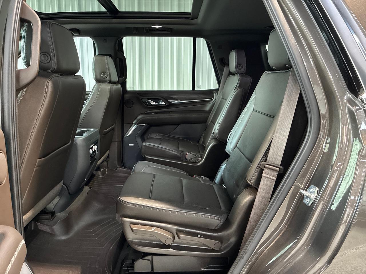 2021 GMC Yukon Denali, 4x4, Premium Pkg (Pano Roof, Power Boards, Adaptive Cruise), Power Center Consle Houston TX
