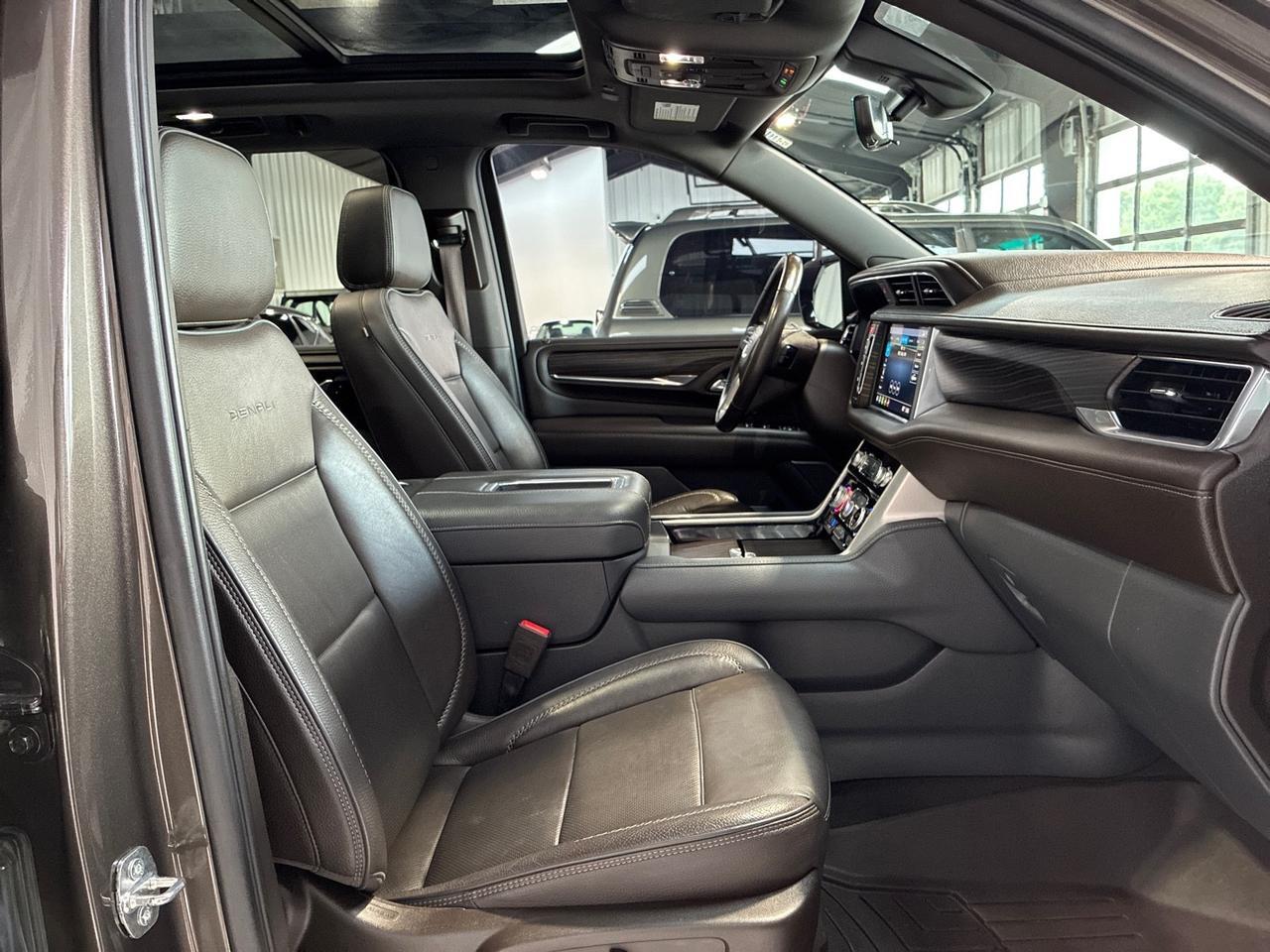 2021 GMC Yukon Denali, 4x4, Premium Pkg (Pano Roof, Power Boards, Adaptive Cruise), Power Center Consle Houston TX