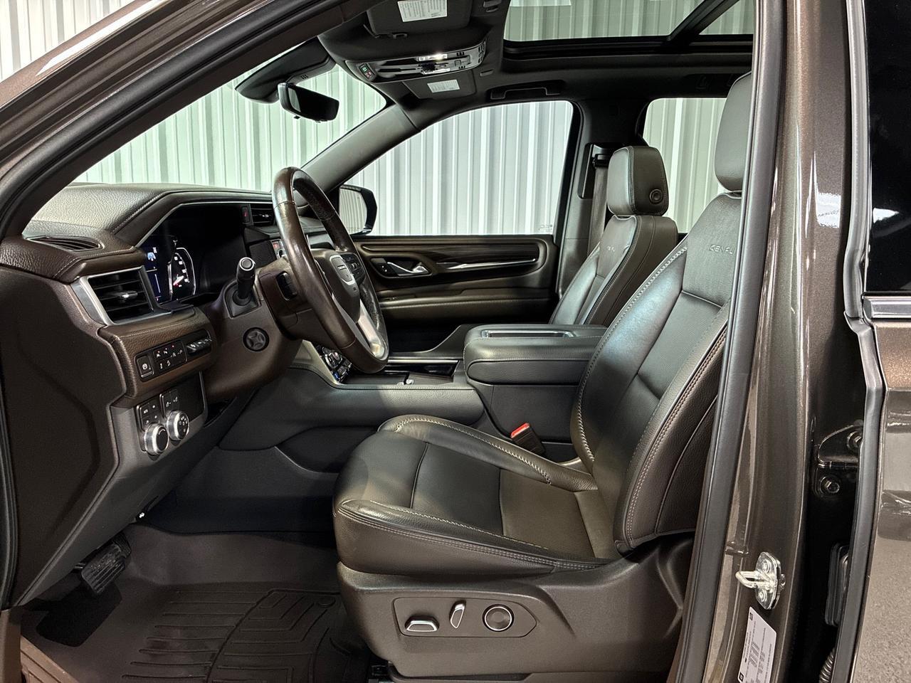2021 GMC Yukon Denali, 4x4, Premium Pkg (Pano Roof, Power Boards, Adaptive Cruise), Power Center Consle Houston TX