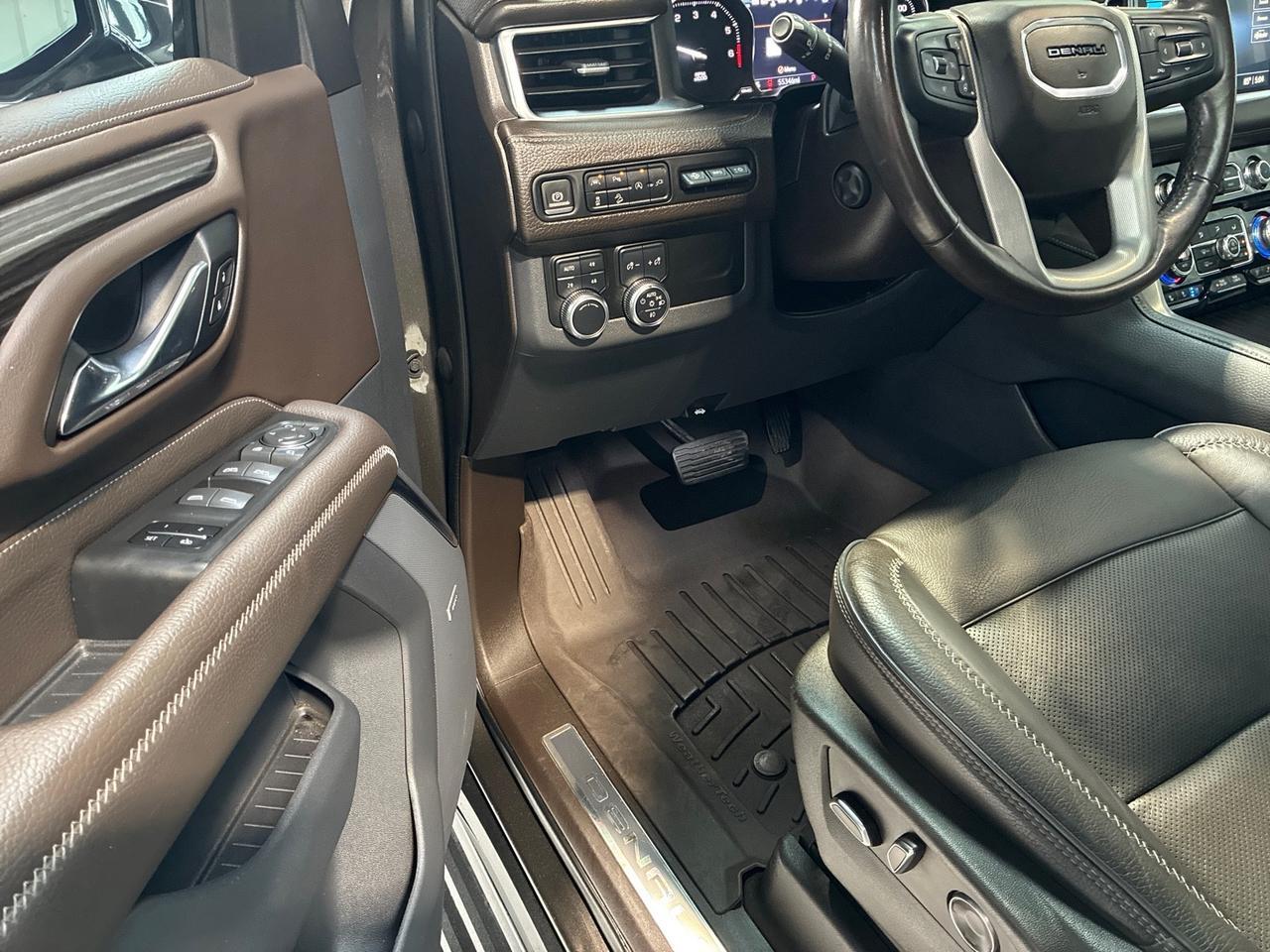 2021 GMC Yukon Denali, 4x4, Premium Pkg (Pano Roof, Power Boards, Adaptive Cruise), Power Center Consle Houston TX