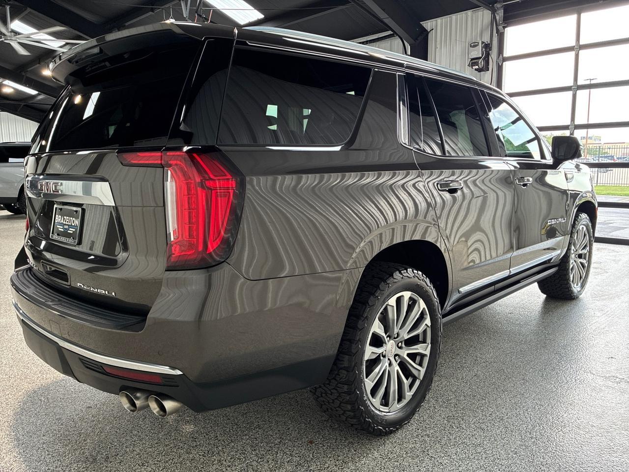 2021 GMC Yukon Denali, 4x4, Premium Pkg (Pano Roof, Power Boards, Adaptive Cruise), Power Center Consle Houston TX