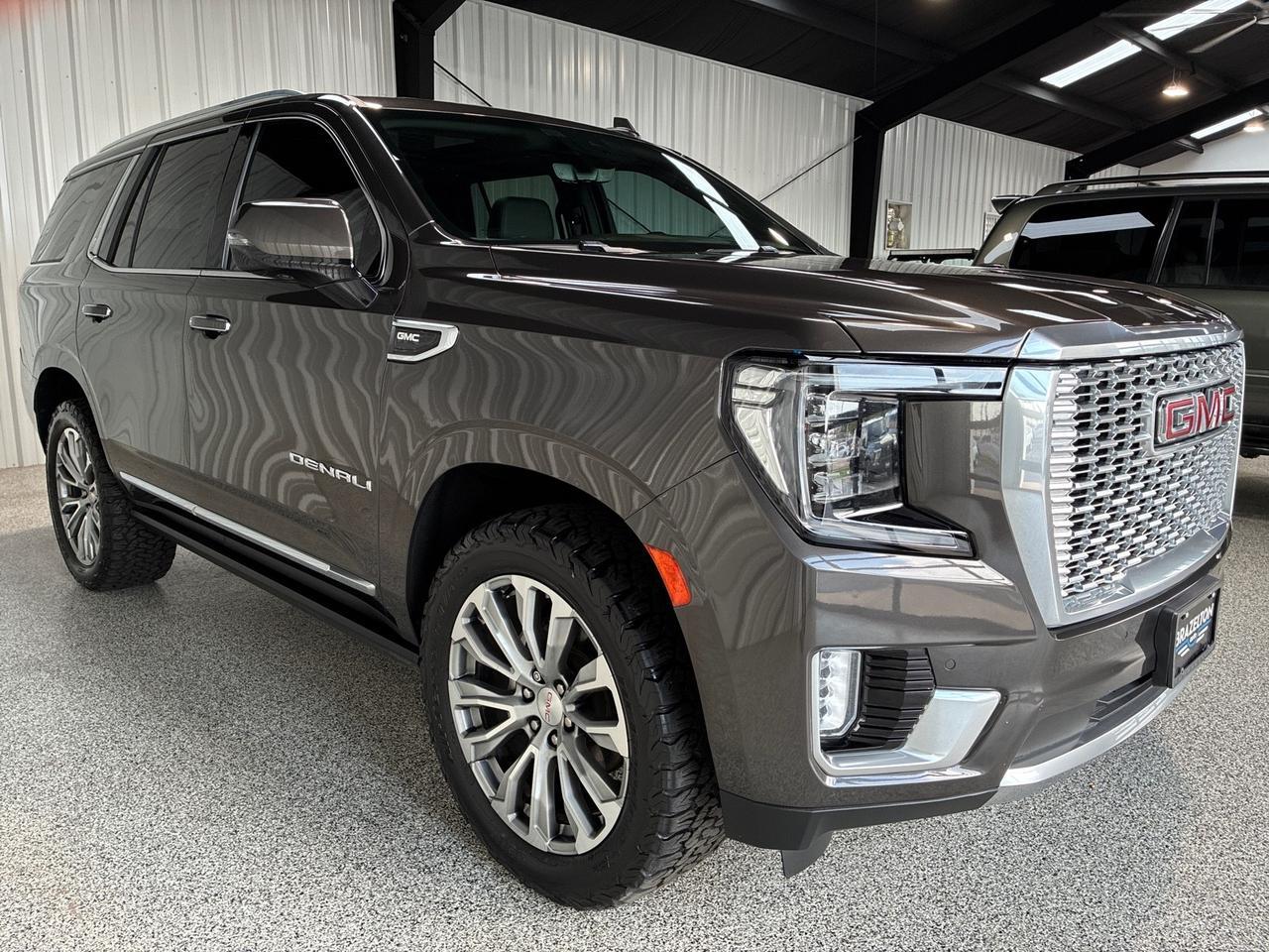 2021 GMC Yukon Denali, 4x4, Premium Pkg (Pano Roof, Power Boards, Adaptive Cruise), Power Center Consle Houston TX