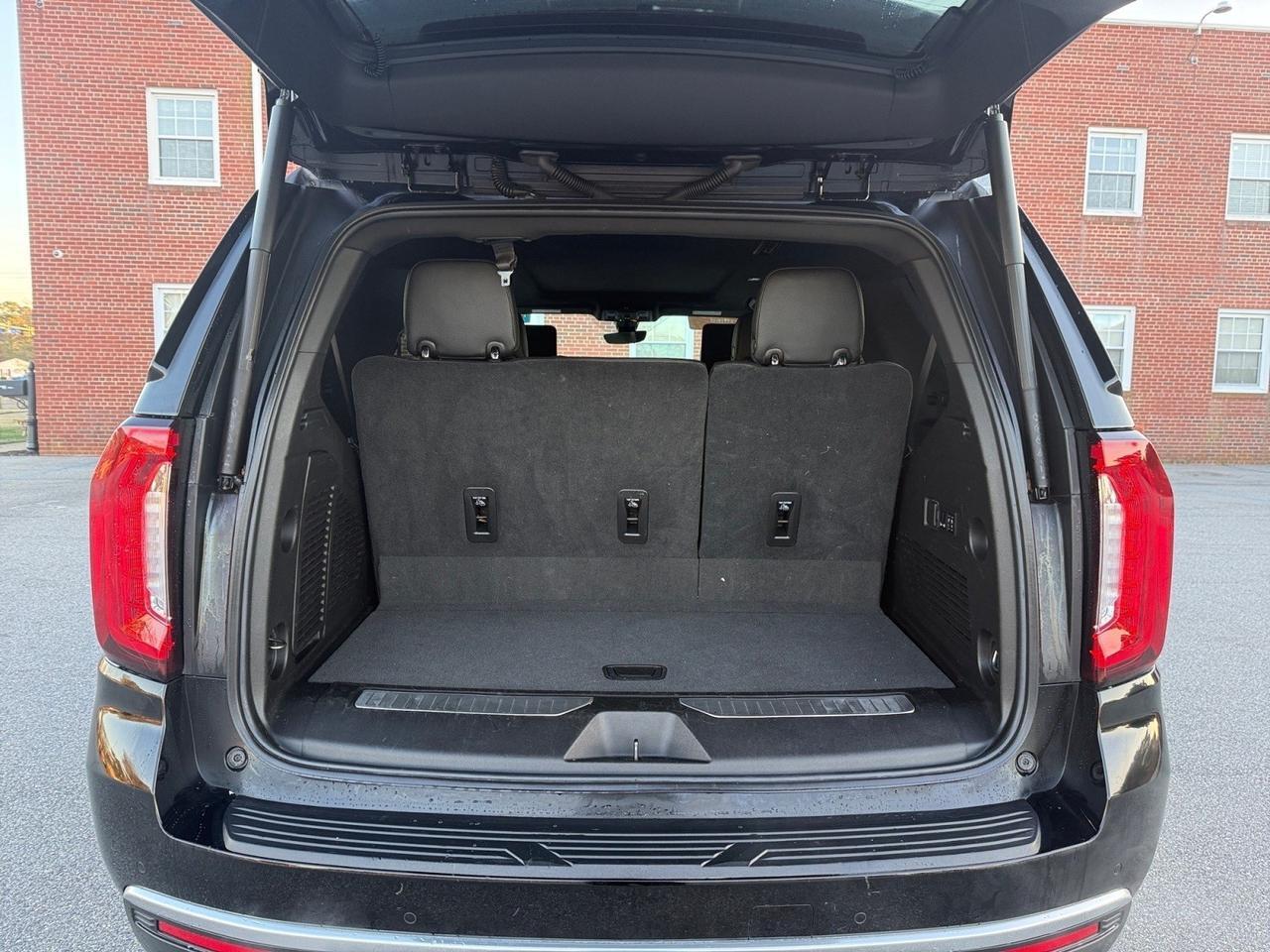 2021 GMC Yukon Denali, MOONROOF, POWER RUNNING BOARDS, POWER FOLDING MIRRORS, UNIVERSAL GARAGE DOOR OPENER, TVS IN REAR SEATS, APPLE CARPLAY/ANDROID AUTO, HEATED AND VENTILATED SEATS, ONLY 1 OWNER, CLEAN CARFAX! Norfolk VA