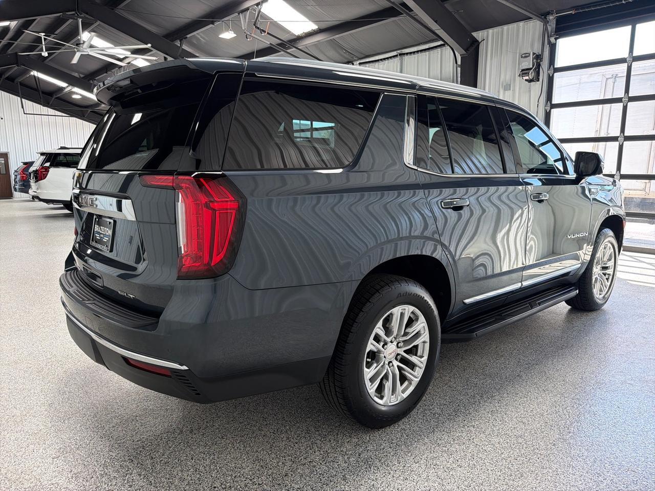 2021 GMC Yukon SLT, Luxury Pkg, Pano Roof, Buckets