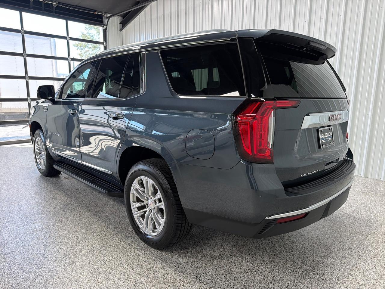 2021 GMC Yukon SLT, Luxury Pkg, Pano Roof, Buckets