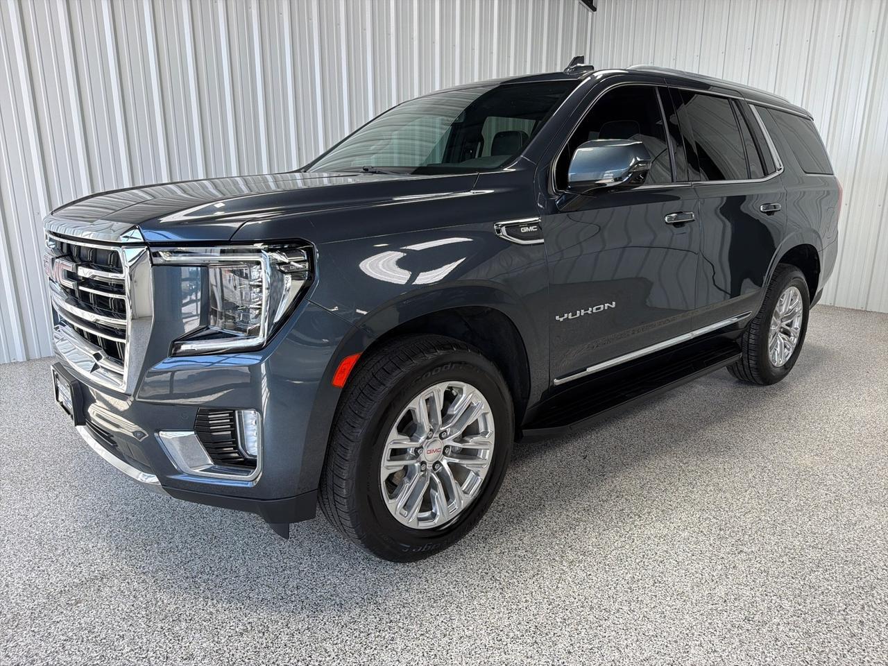 2021 GMC Yukon SLT, Luxury Pkg, Pano Roof, Buckets