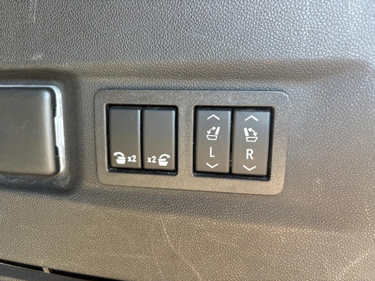 2021 GMC Yukon XL AT4, POWER RUNNING BOARDS, HANDS-FREE LIFTGATE, AUTO START/STOP, PANORAMIC SUNROOF, HEADS-UP DISPLAY, BLIND SPOT ALERT, APPLE CARPLAY/ANDROID AUTO, CAPTAINS CHAIRS, POWER 3RD ROW SEATING, HEATED & VENTILATED SEATS, ONLY 1 OWNER, YUKON DRIVE THIS TODA Virginia Beach VA