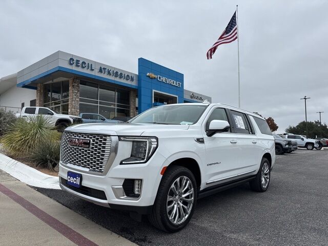 2021 GMC Yukon XL Denali's photo