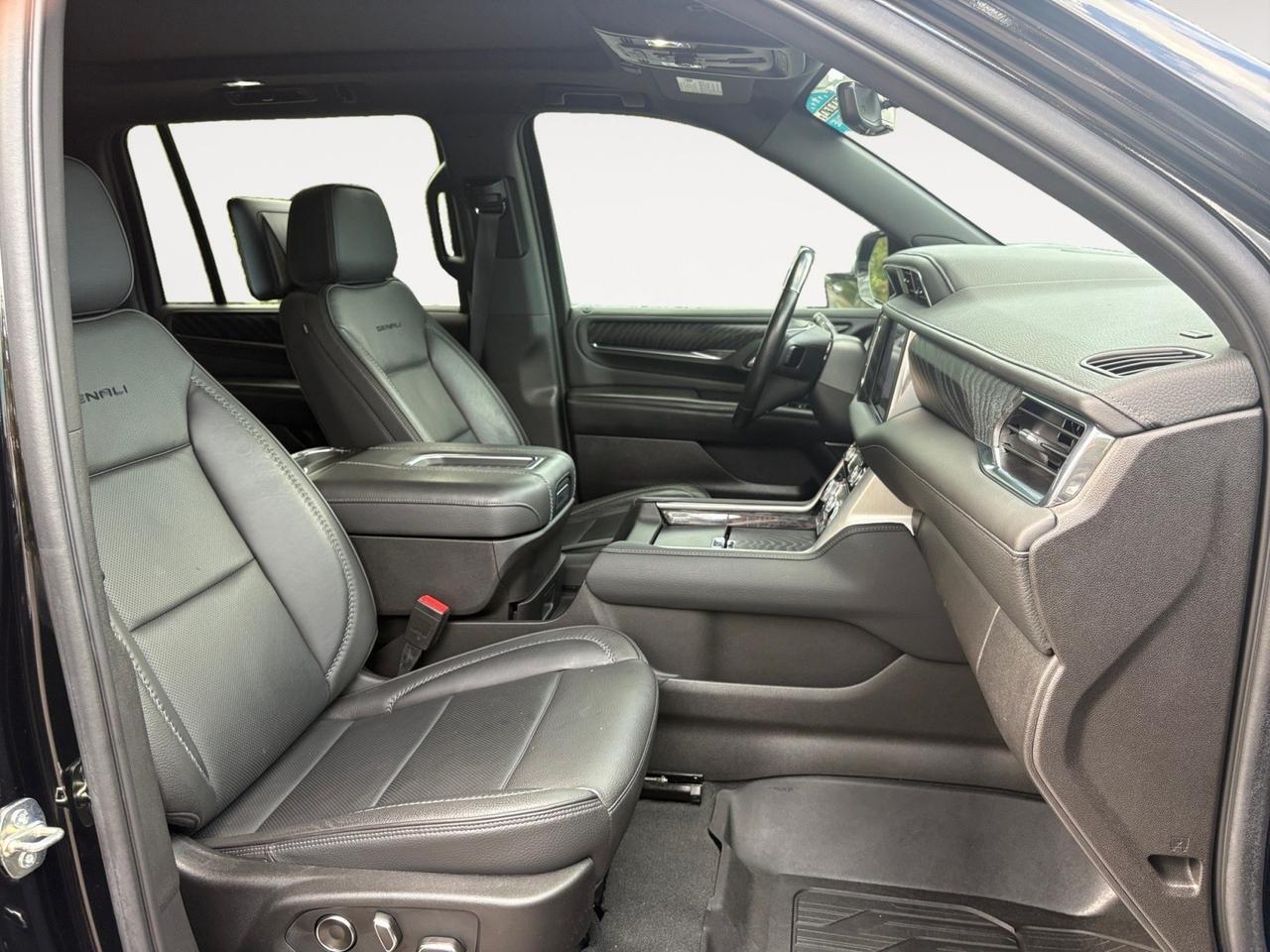 2021 GMC Yukon XL Denali, FORWARD COLLISION ALERT, BLIND SPOT MONITORING, HEADSUP DISPLAY, HANDS FREE LIFTGATE, HEATED & VENTILATED SEATS,360 BACKUP CAMERA, POWER RUNNING BOARDS, PANORAMIC SUNROOF, ONLY 1 OWNER, LOW MILES, GO BIG AND GO HOME IN THIS DENALI! Virginia Beach VA