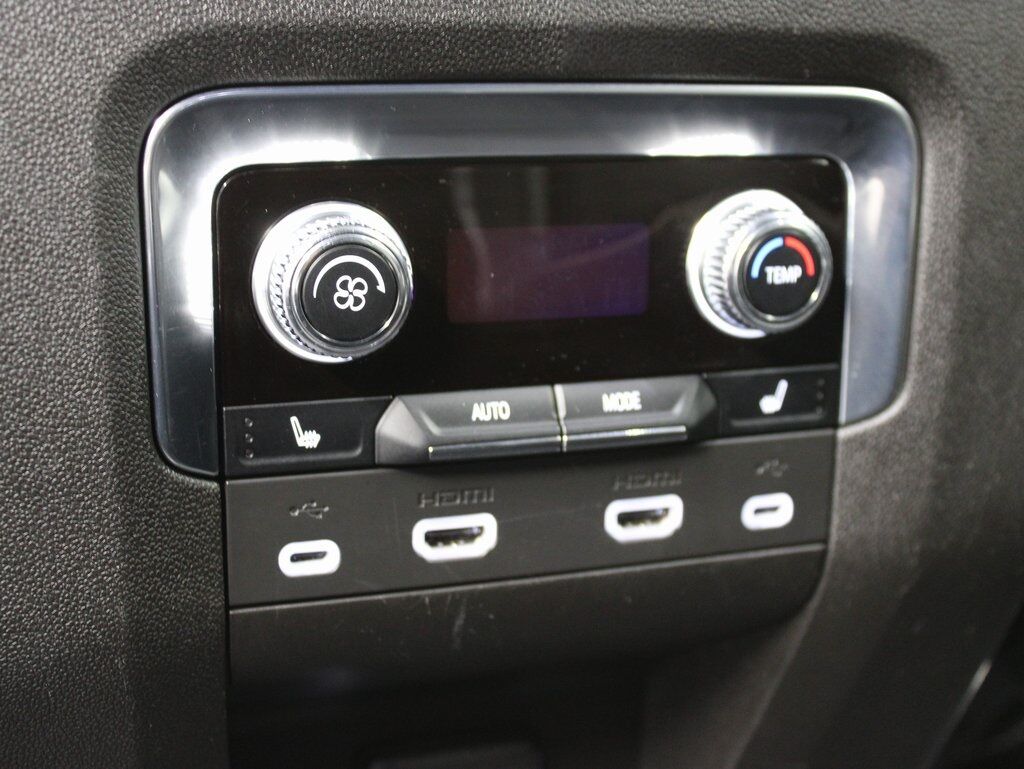 2021 GMC Yukon XL SLT 4WD 7 Passenger Fond du Lac WI