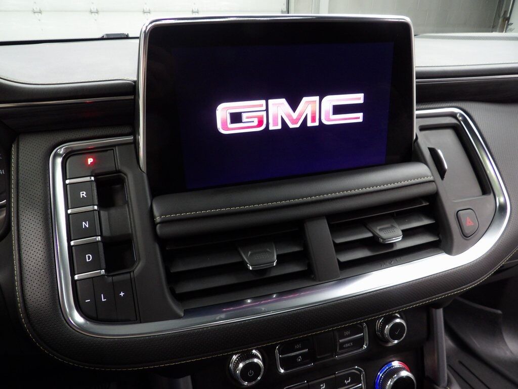 2021 GMC Yukon XL SLT 4WD 7 Passenger Fond du Lac WI