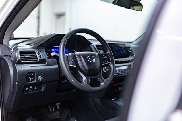 2021 Honda Pilot AWD LX BCam 3rd Row Red Deer AB