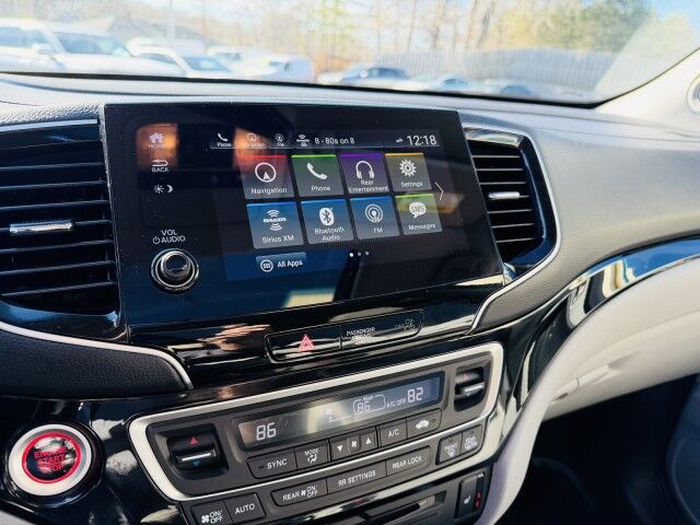 2021 Honda Pilot Touring 8-Passenger / Theater Pkg Conover NC