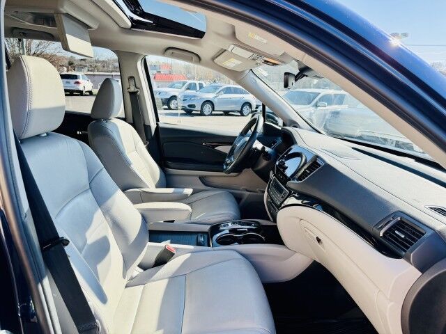 2021 Honda Pilot Touring 8-Passenger / Theater Pkg Conover NC