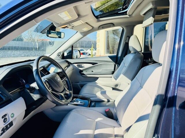 2021 Honda Pilot Touring 8-Passenger / Theater Pkg Conover NC