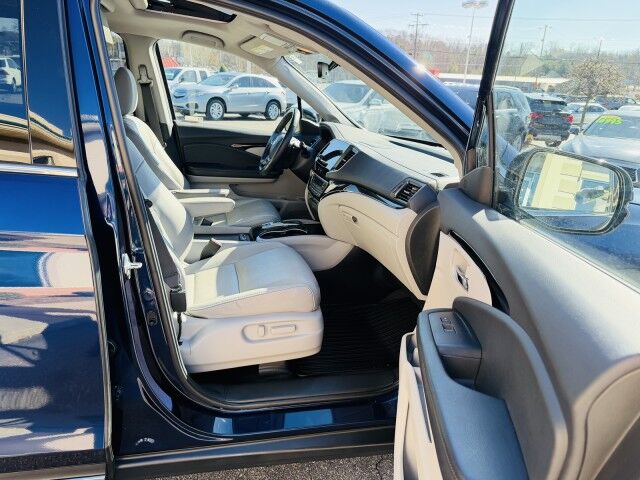 2021 Honda Pilot Touring 8-Passenger / Theater Pkg Conover NC
