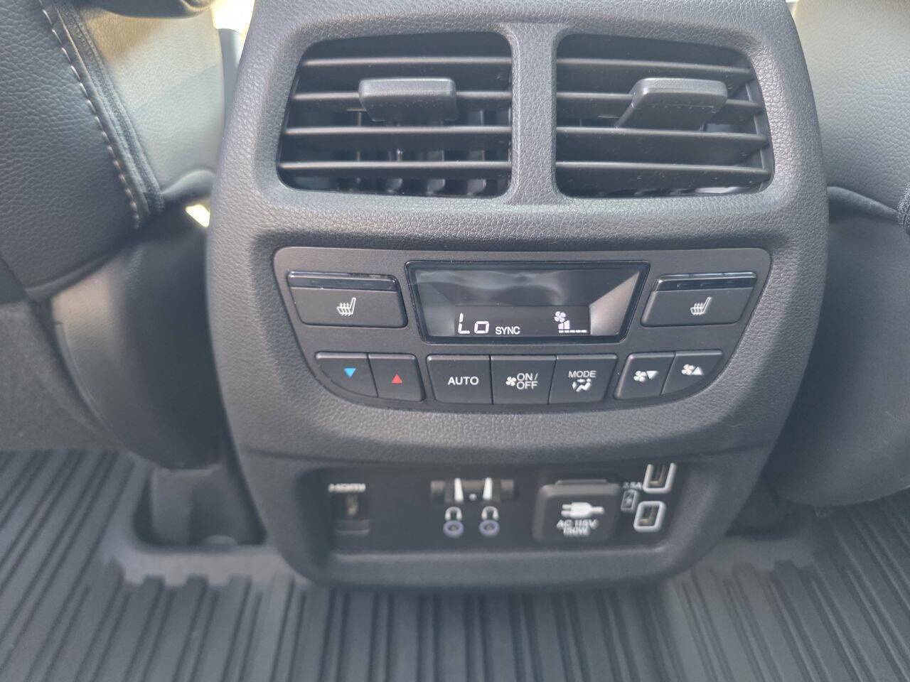 2021 Honda Pilot Touring w/Rear Captain's Chairs AWD 4dr SUV Eldridge IA