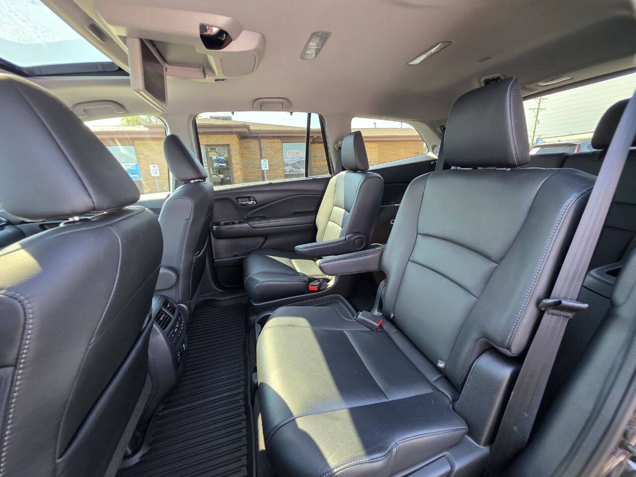2021 Honda Pilot Touring w/Rear Captain's Chairs AWD 4dr SUV Eldridge IA