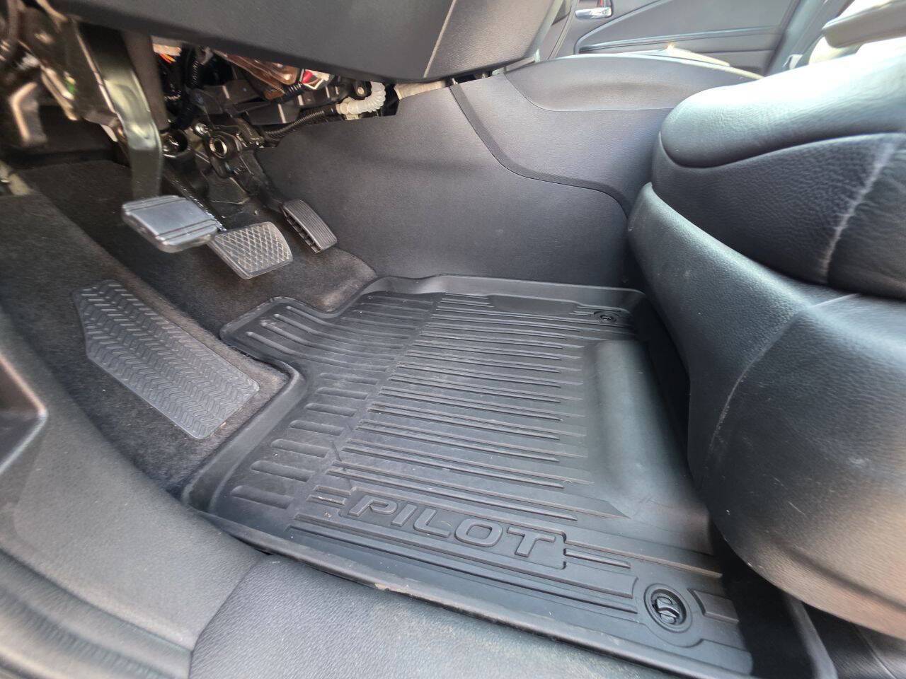 2021 Honda Pilot Touring w/Rear Captain's Chairs AWD 4dr SUV Eldridge IA