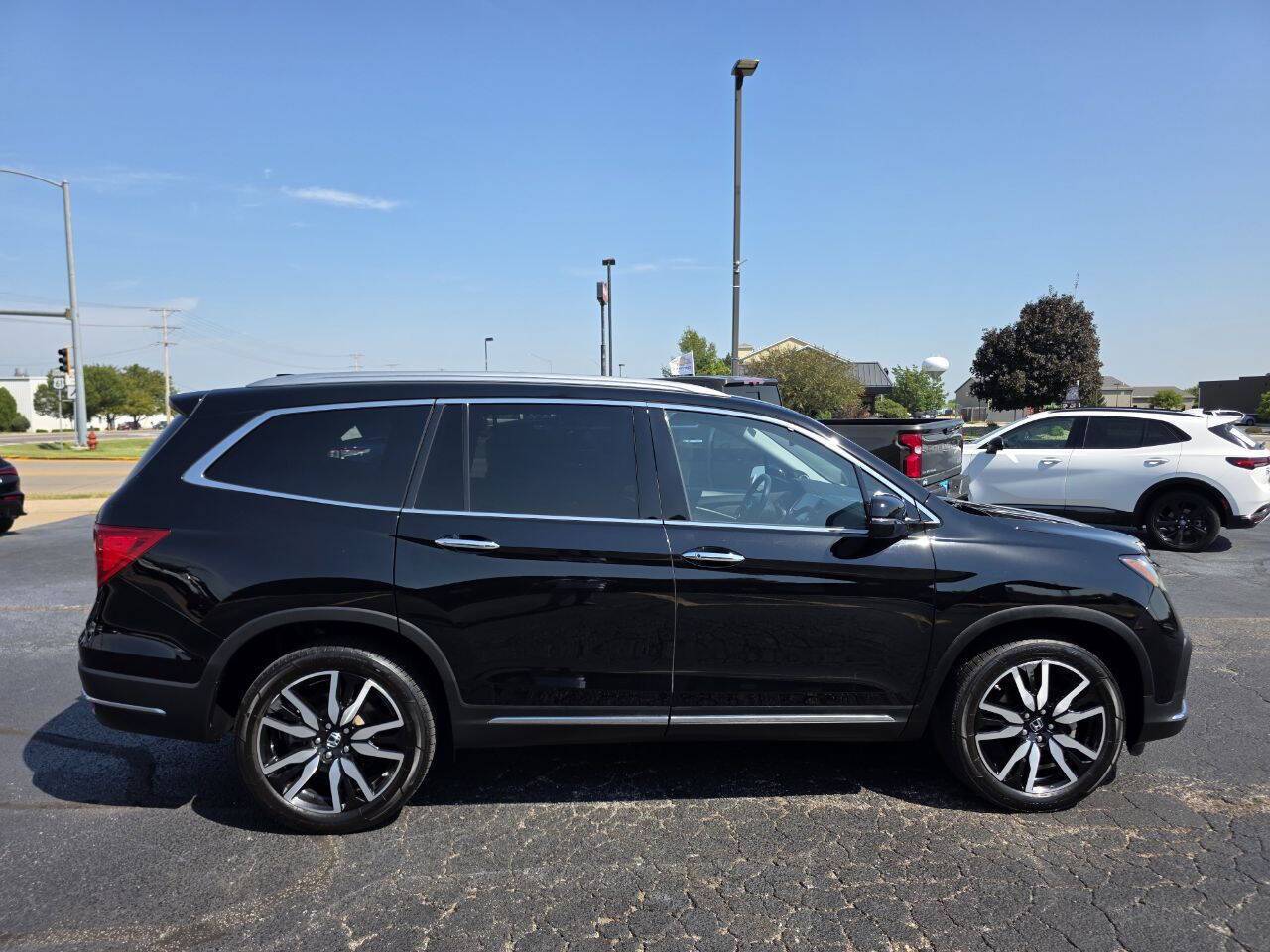 2021 Honda Pilot Touring w/Rear Captain's Chairs AWD 4dr SUV Eldridge IA