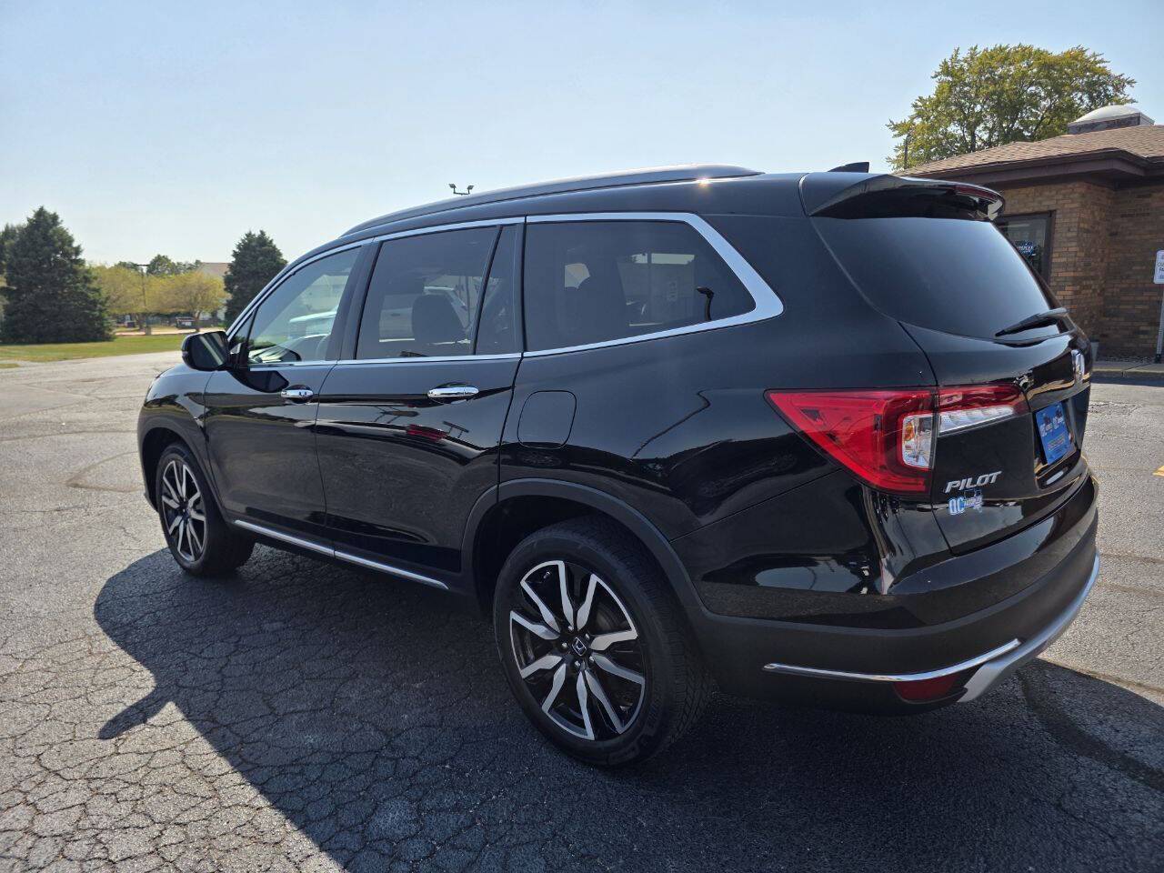 2021 Honda Pilot Touring w/Rear Captain's Chairs AWD 4dr SUV Eldridge IA