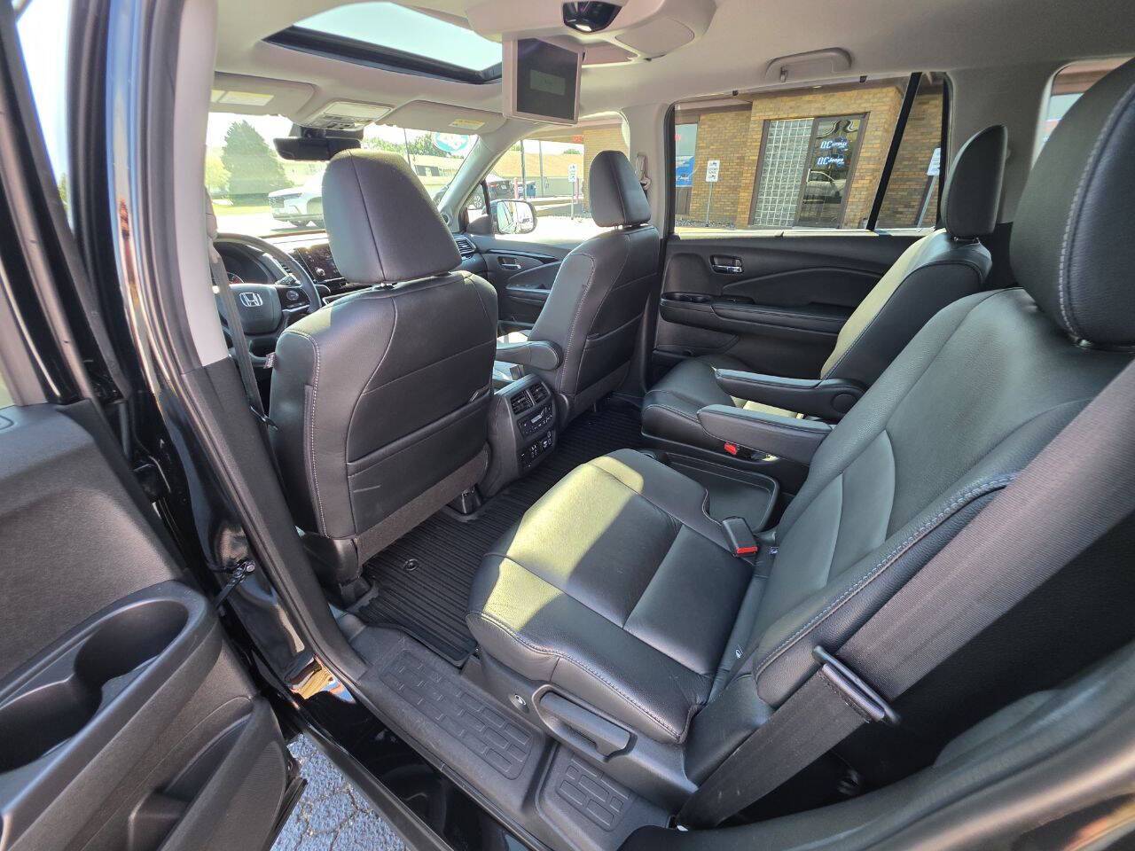 2021 Honda Pilot Touring w/Rear Captain's Chairs AWD 4dr SUV Eldridge IA