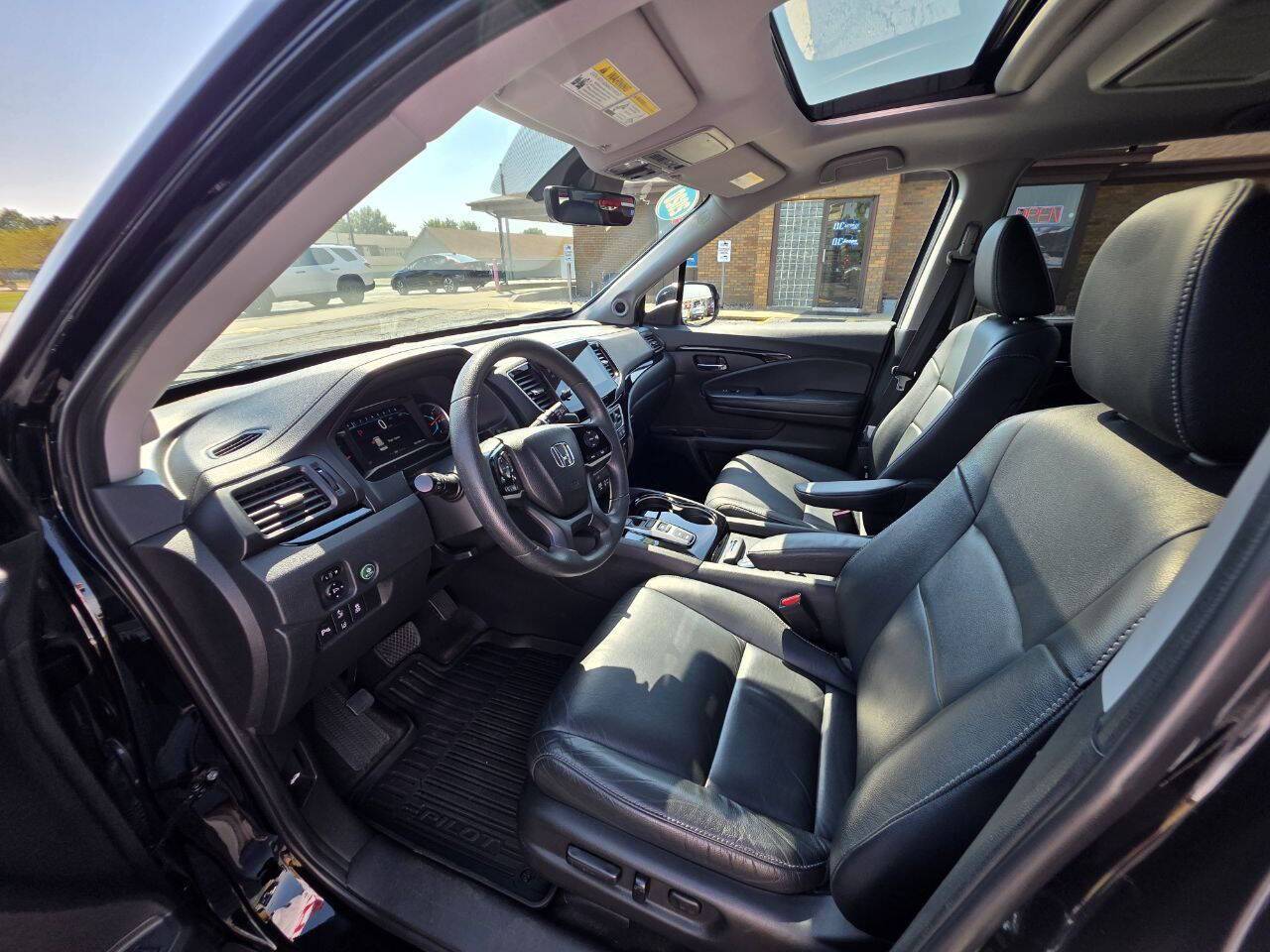 2021 Honda Pilot Touring w/Rear Captain's Chairs AWD 4dr SUV Eldridge IA