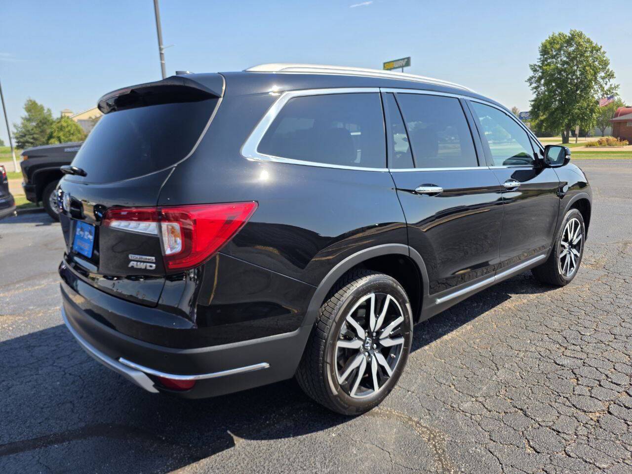 2021 Honda Pilot Touring w/Rear Captain's Chairs AWD 4dr SUV Eldridge IA