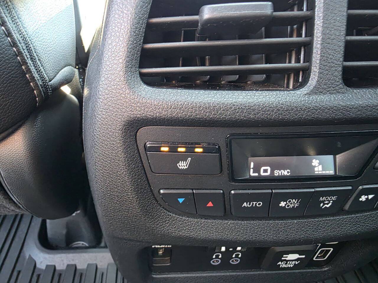 2021 Honda Pilot Touring w/Rear Captain's Chairs AWD 4dr SUV Eldridge IA