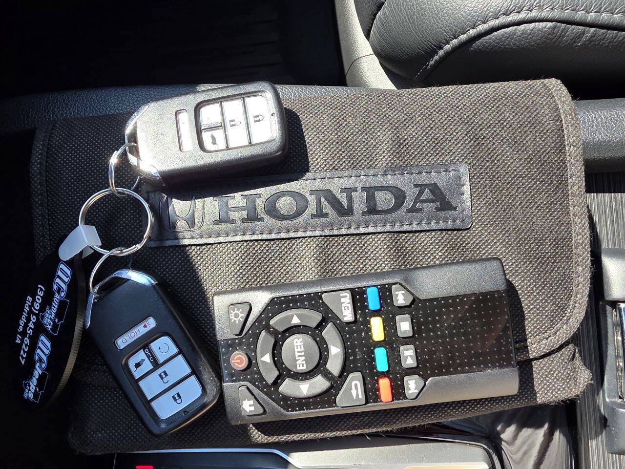 2021 Honda Pilot Touring w/Rear Captain's Chairs AWD 4dr SUV Eldridge IA