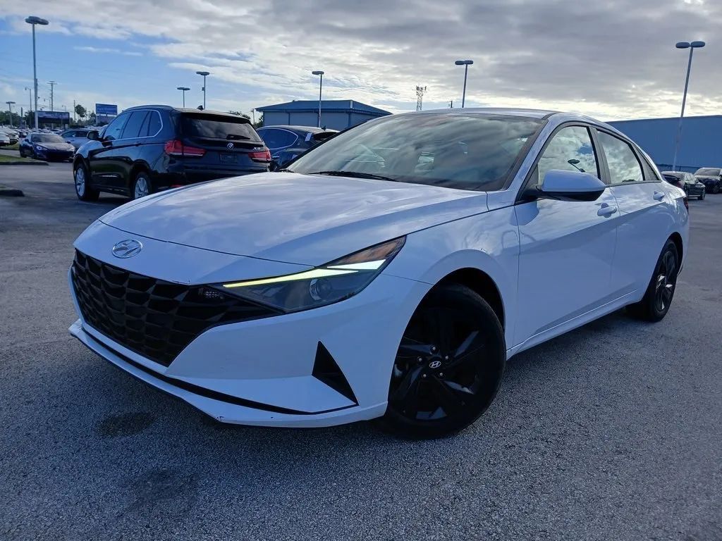 2021 Hyundai Elantra SEL HEV Sedan 4D
