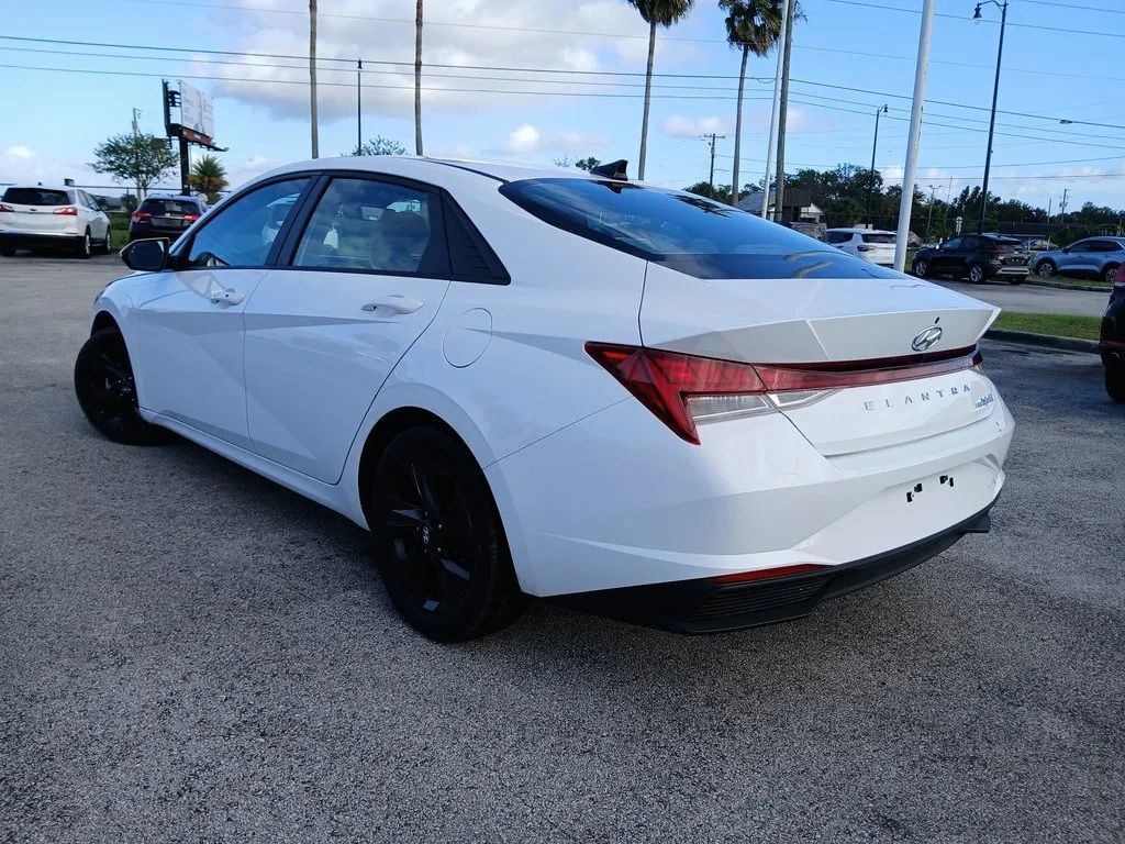 2021 Hyundai Elantra SEL HEV Sedan 4D
