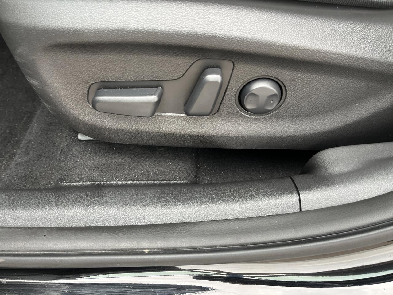 2021 Hyundai Kona Electric Limited FWD w/Sunroof HeatedLeatherSeats Saukville WI