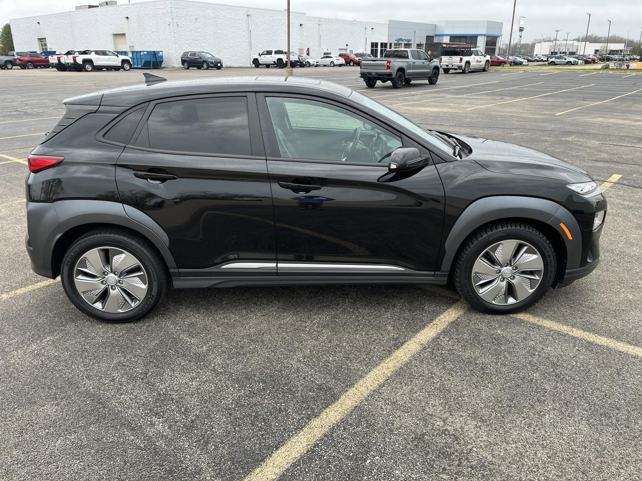 2021 Hyundai Kona Electric Limited FWD w/Sunroof HeatedLeatherSeats Saukville WI