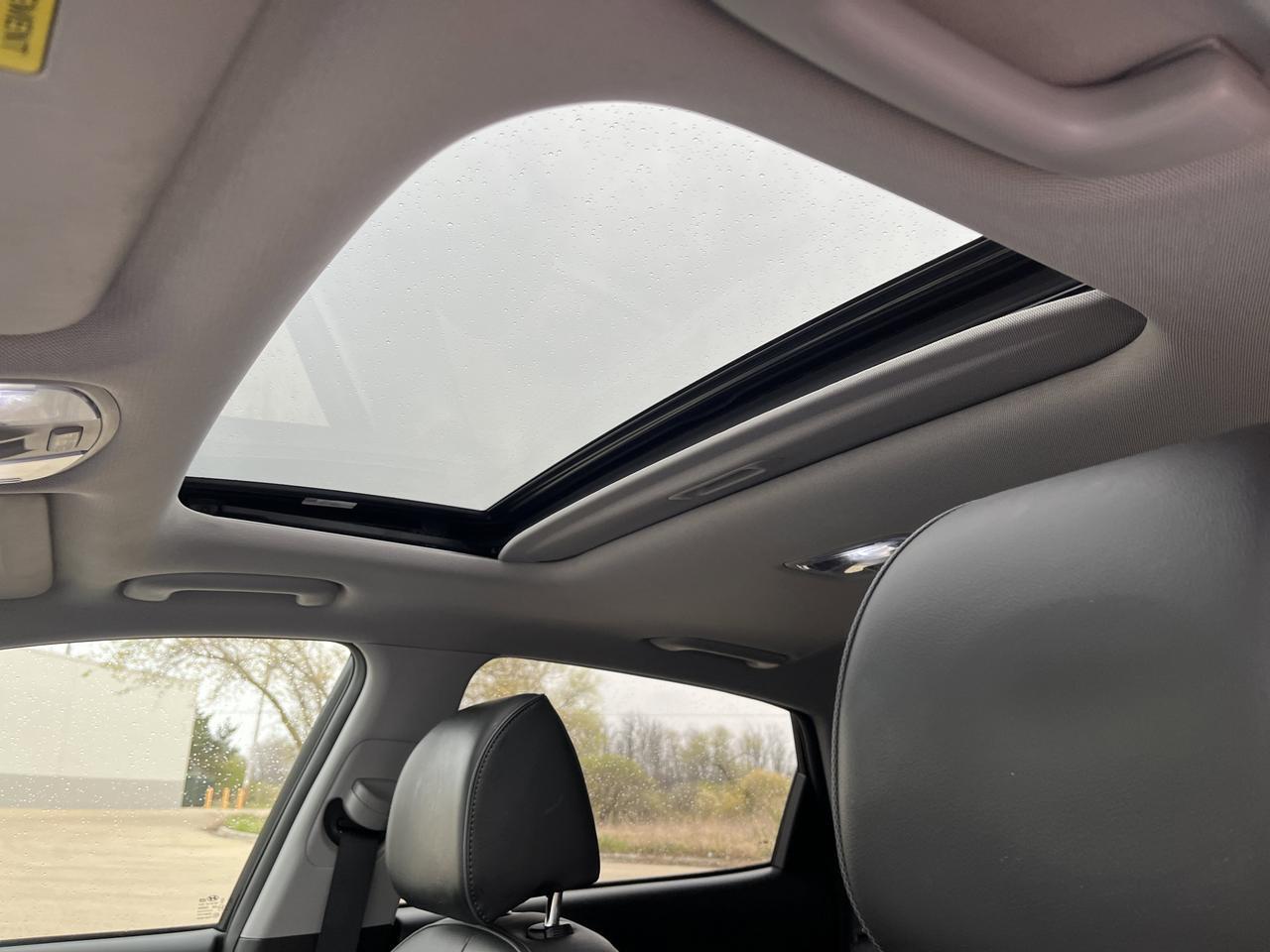 2021 Hyundai Kona Electric Limited FWD w/Sunroof HeatedLeatherSeats Saukville WI