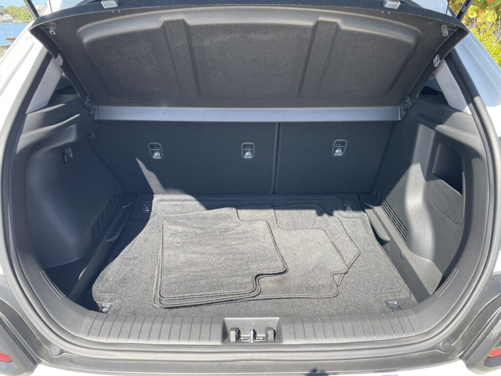 2021 Hyundai Kona SE~1 OWNER~CLEAN CARFAX~LANE KEEP ASSIST~APPLE CAR PLAY~ONLINE F Sarasota FL