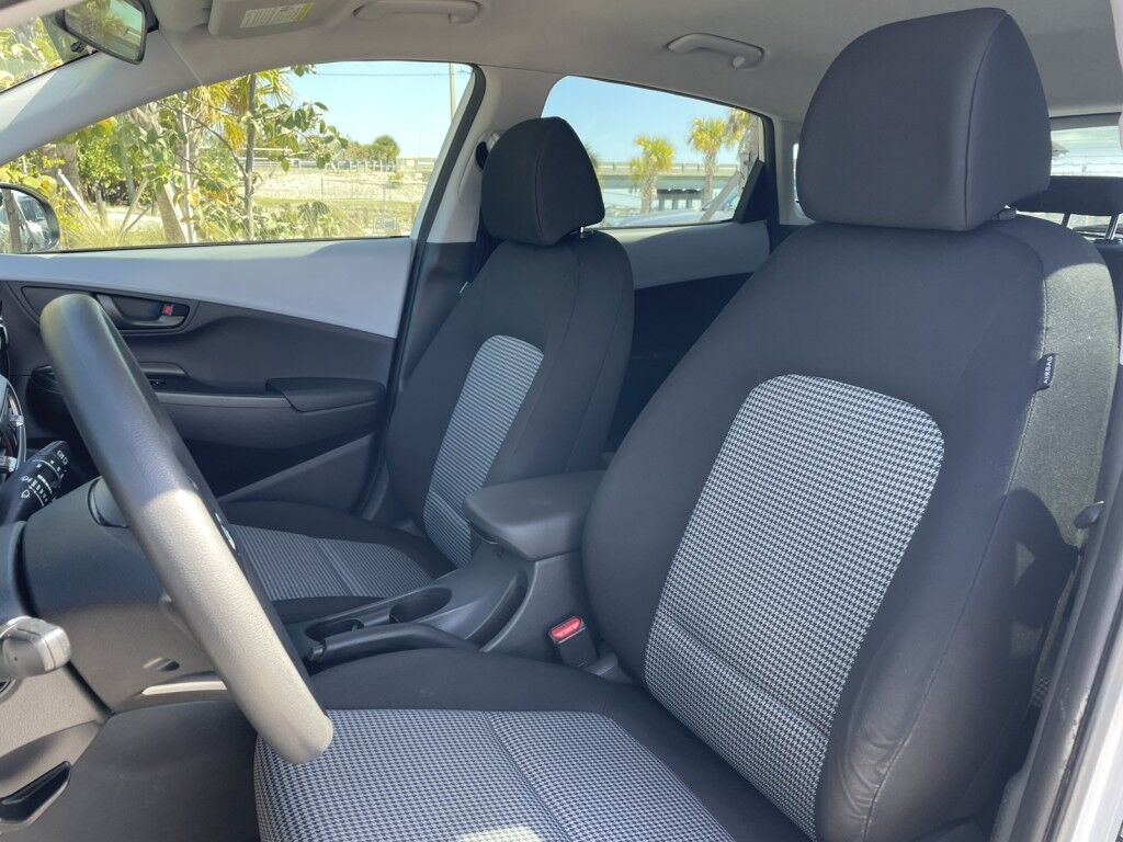 2021 Hyundai Kona SE~1 OWNER~CLEAN CARFAX~LANE KEEP ASSIST~APPLE CAR PLAY~ONLINE F Sarasota FL