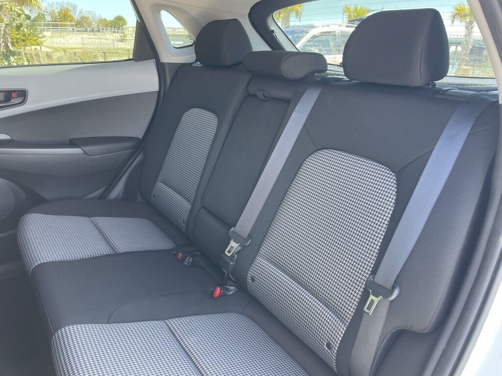 2021 Hyundai Kona SE~1 OWNER~CLEAN CARFAX~LANE KEEP ASSIST~APPLE CAR PLAY~ONLINE F Sarasota FL