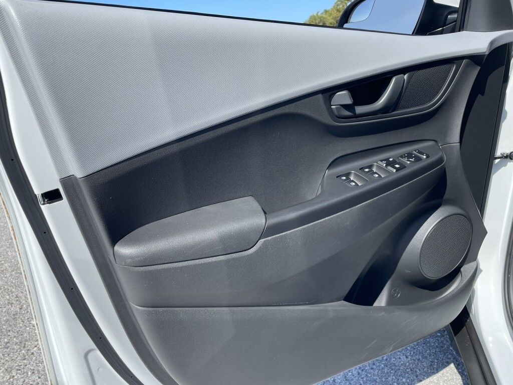 2021 Hyundai Kona SE~1 OWNER~CLEAN CARFAX~LANE KEEP ASSIST~APPLE CAR PLAY~ONLINE F Sarasota FL