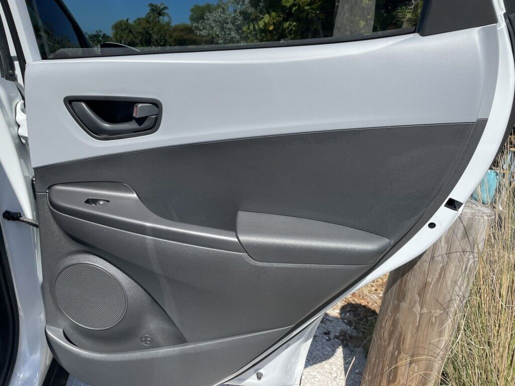 2021 Hyundai Kona SE~1 OWNER~CLEAN CARFAX~LANE KEEP ASSIST~APPLE CAR PLAY~ONLINE F Sarasota FL