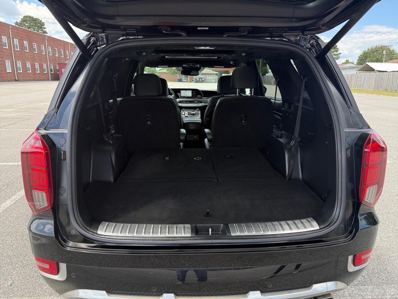 2021 Hyundai Palisade Calligraphy, SUNROOF, HEATED FRONT AND BACK SEATS, 3RD ROW, APPLE CARPLAY, 360 CAMERA, BLIND SPOT ALERT, DRIVE THIS HYUNDAI HOME TODAY! Norfolk VA