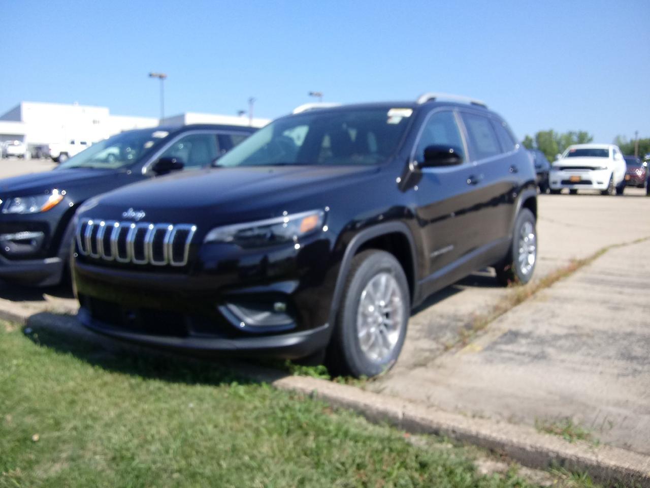 New 21 Jeep Cherokee Latitude Lux 4x4 In Dubuque Ia