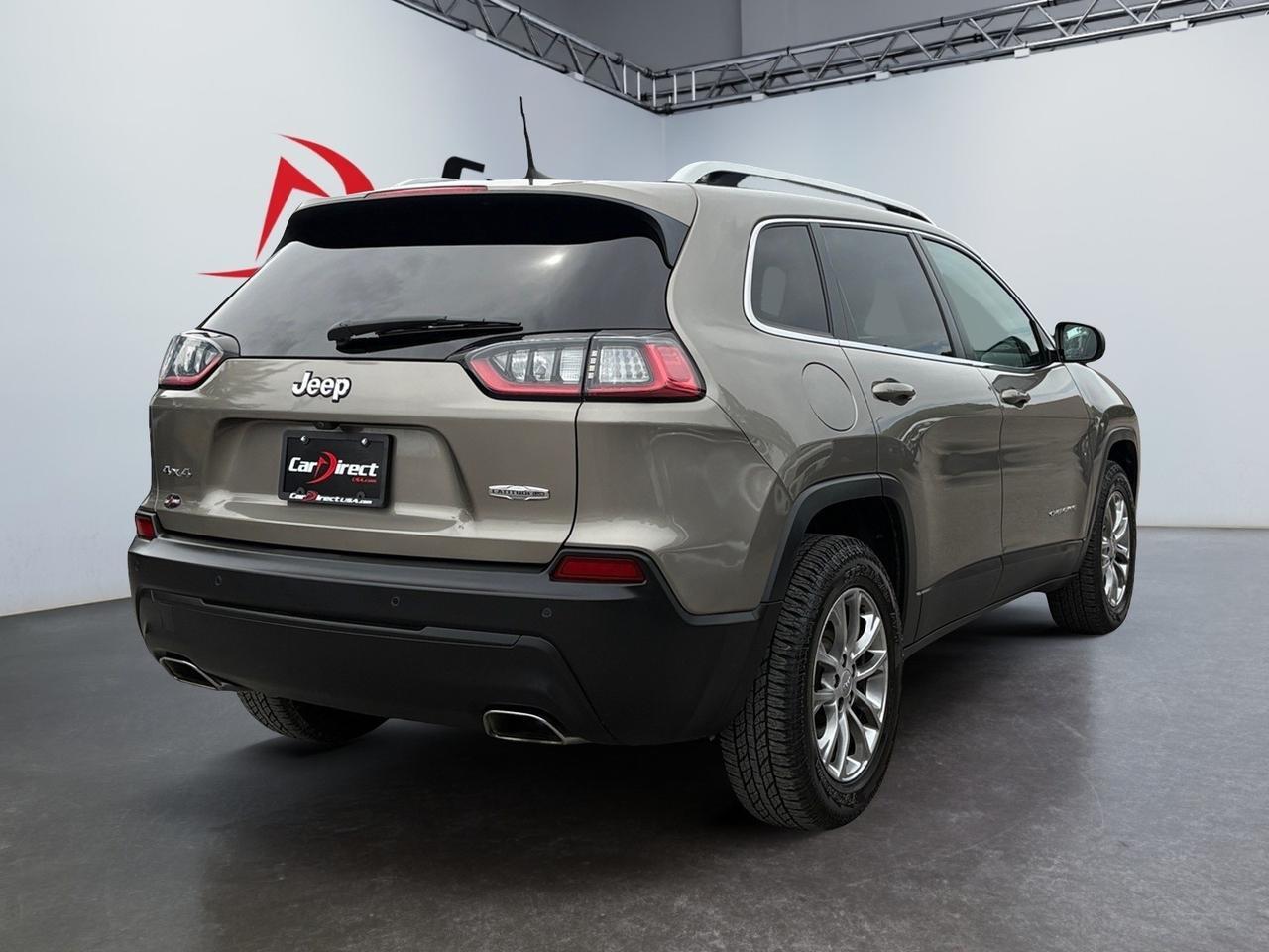 2021 Jeep Cherokee Latitude Lux, AUTO START/STOP, LANE KEEP ASSIST, BLIND SPOT ALERT, POWER LIFTGATE, ROOF RACKS, APPLE CARPLAY/ANDROID AUTO, BACKUP CAMERA, HEATED STEERING WHEEL & SEATS, LOW MILES, ONLY 1 OWNER, CLEAN CARFAX, THIS JEEP IS READY FOR IT'S NEW OWNER